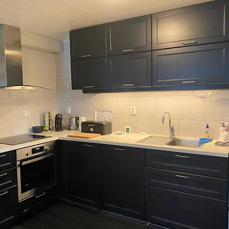 Great Newly Renovated With 6 Beds Apartment *